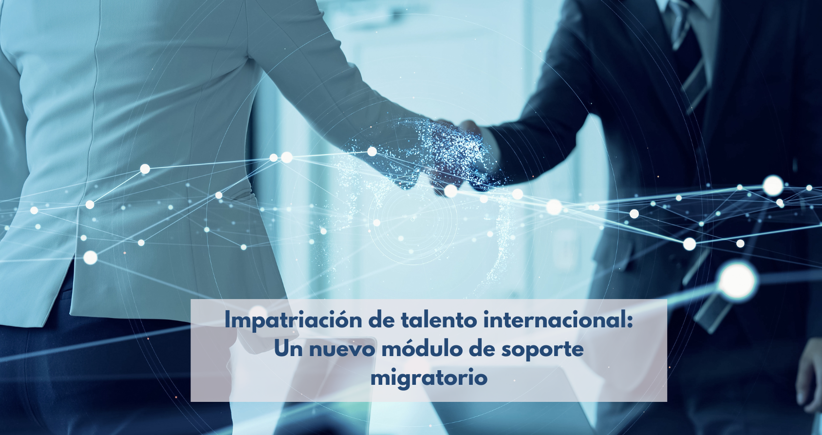 Un profesional de recursos humanos y un especialista en inmigración colaboran, simbolizando la alianza de Servitalent para facilitar la impatriación de talento internacional y la gestión migratoria global.
