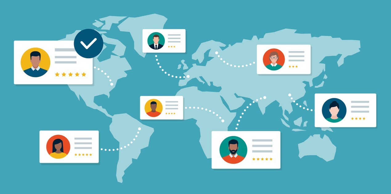 Equipo directivo analizando red de talento internacional para la expansión global de empresas industriales.