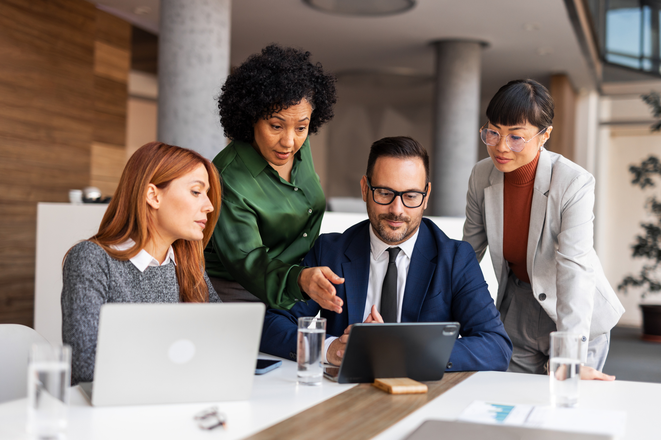 Dualidad estratégica en alta dirección: consultoría de Executive Search e Interim Management para el sector industrial.